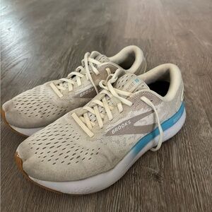 Brooks Ghost 16 Neutral Running Shoe - Cream with Black Insole